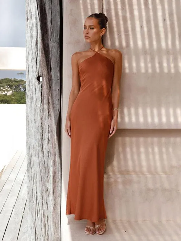 Chic Backless Halterneck Evening Gown for Exquisite Elegance