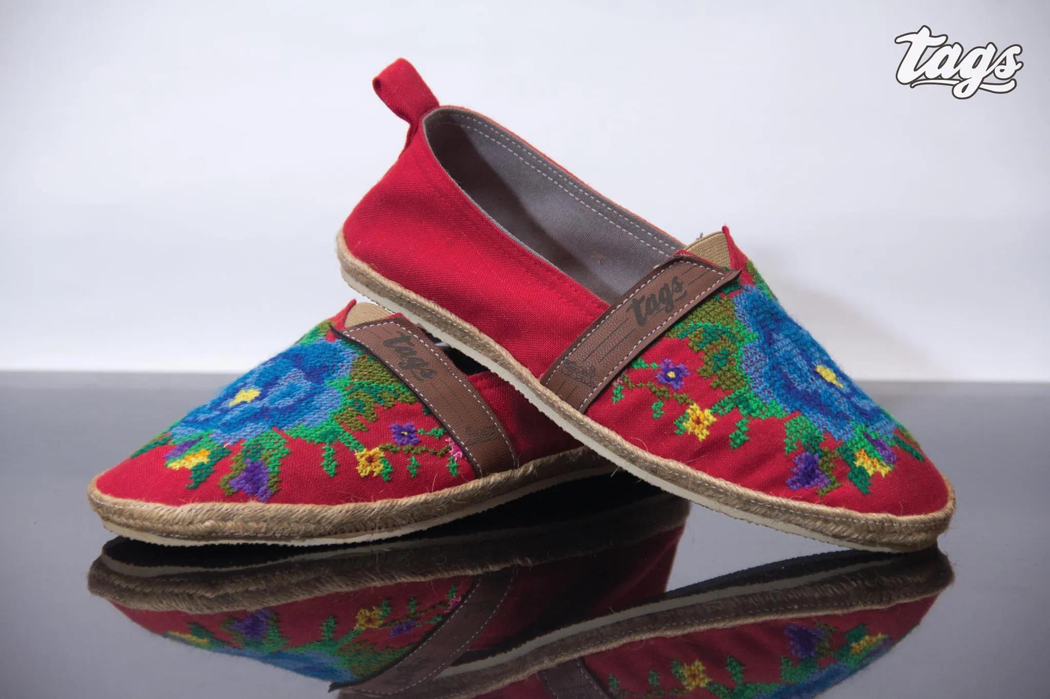 Espadrilles, bestickt PUNTO DE CRUZ - ROJO