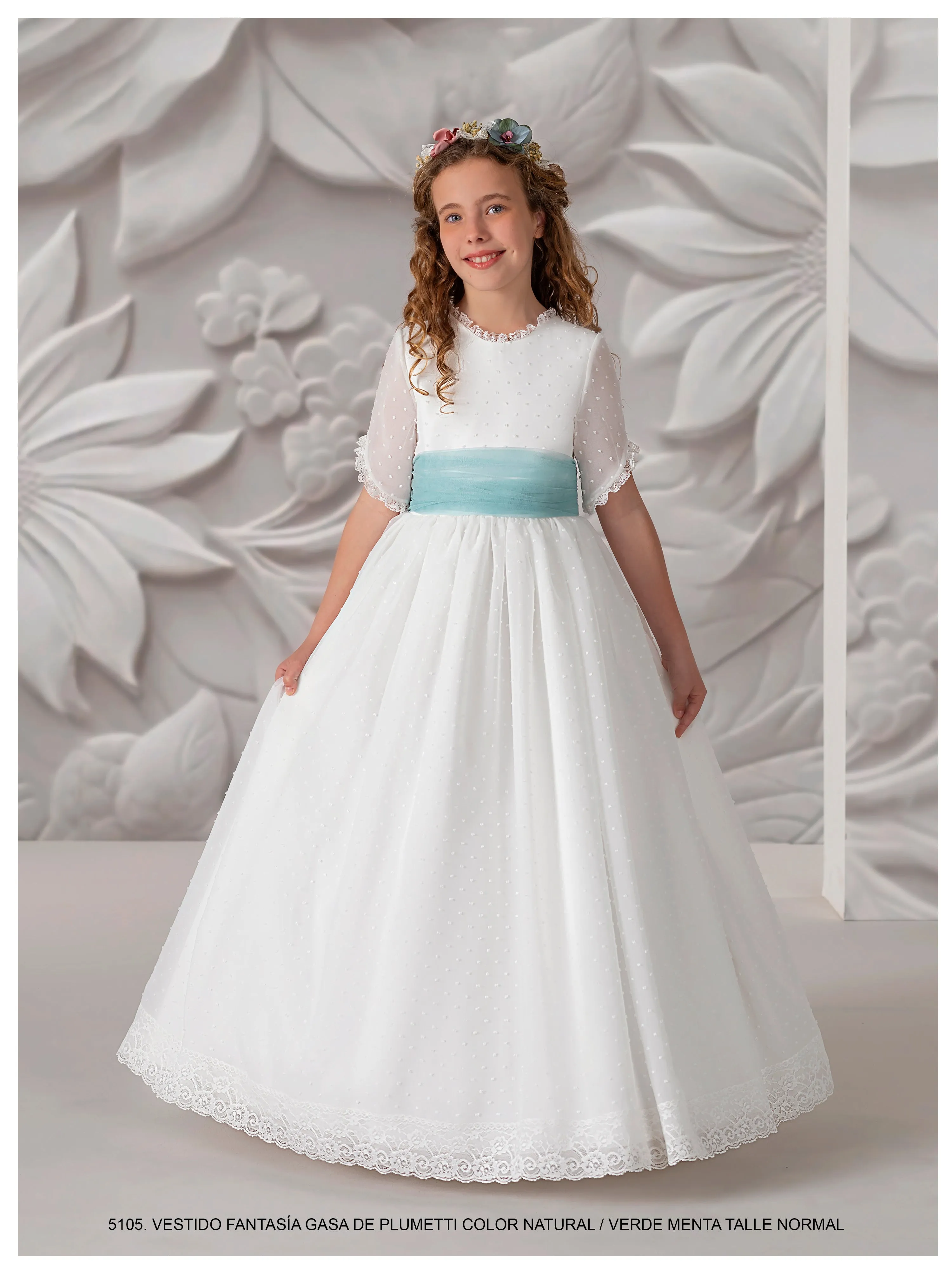 First Communion Dress Model 5105: Fantasy and Elegance in Natural White